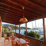 Seaside Selana Vakantiehuis Nikiana