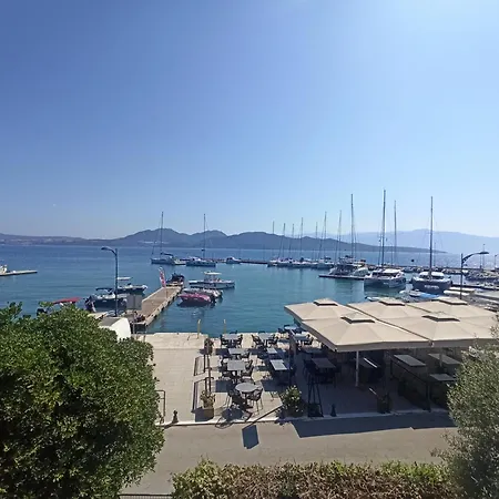 Seaside Selana Nikiana