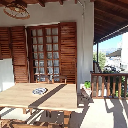 Seaside Selana Vakantiehuis Nikiana